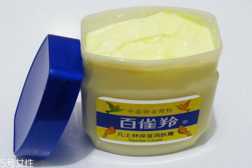 凡士林涂嘴唇有什么好處？凡士林護(hù)唇小貼士