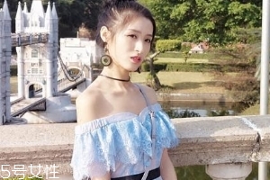 一字肩衣服怎么搭配？時髦精的高端裸露