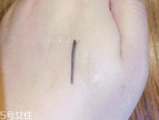 紀梵希眼線筆好用嗎？防水不暈染的紀梵希眼線筆