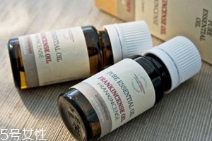 精油和植物油是一回事嗎？精油不是油脂