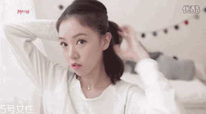 短發(fā)發(fā)尾外翻的發(fā)型怎么弄？誰(shuí)弄誰(shuí)美