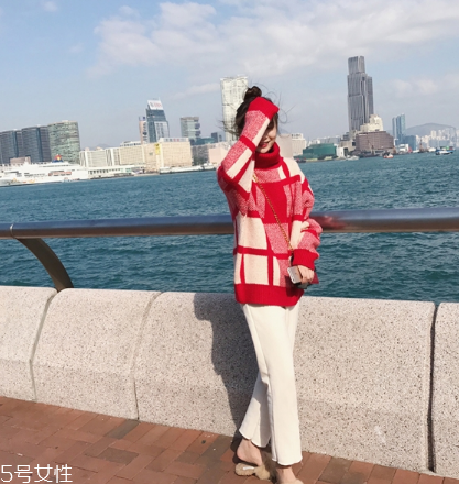 大紅色毛衣配什么顏色好看？色彩搭配很重要