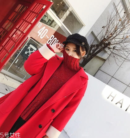 大紅色毛衣配什么顏色好看？色彩搭配很重要