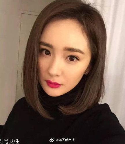 短發(fā)發(fā)尾外翻的發(fā)型怎么弄？誰(shuí)弄誰(shuí)美