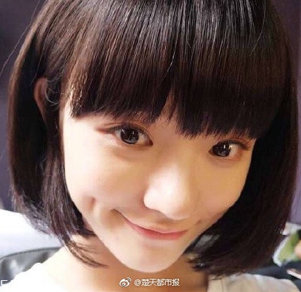 短發(fā)發(fā)尾外翻的發(fā)型怎么弄？誰(shuí)弄誰(shuí)美