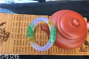 翡翠手鐲怎么看水頭？行家教你這樣挑