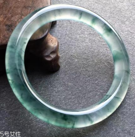翡翠手鐲怎么看水頭？行家教你這樣挑