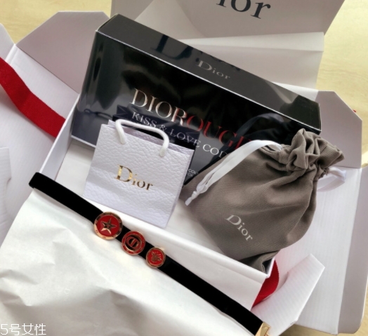 迪奧2018情人節(jié)限量多少錢？love kiss情人節(jié)口紅試色