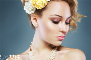 發(fā)量多女生適合什么發(fā)型？形象百變的你
