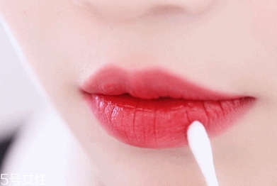 透明唇蜜哪個(gè)牌子好？打造玻璃唇效果