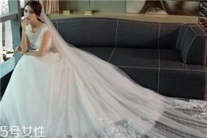 中式秀禾服和西式婚紗哪個(gè)好看？打造完美新娘