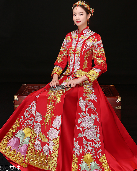 中式秀禾服和西式婚紗哪個(gè)好看？打造完美新娘