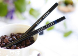 什么唇釉不脫妝？MAC防脫唇釉才是王道