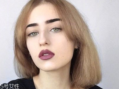 短頭發(fā)染什么顏色好看洋氣顯白？短發(fā)這樣弄好看又大方