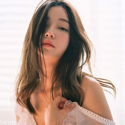 發(fā)量多女生適合什么發(fā)型？形象百變的你