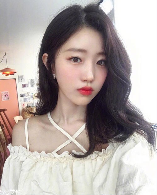 發(fā)量多女生適合什么發(fā)型？形象百變的你