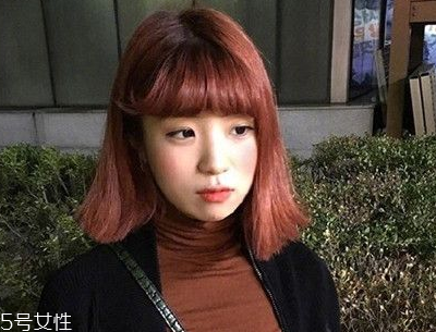 短頭發(fā)染什么顏色好看洋氣顯白？短發(fā)這樣弄好看又大方