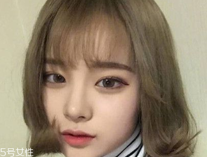 短頭發(fā)染什么顏色好看洋氣顯白？短發(fā)這樣弄好看又大方