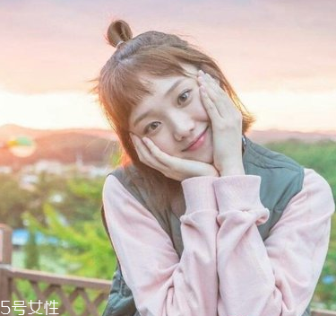 李圣經(jīng)同款短發(fā)怎么打理？吹頭發(fā)的時(shí)候盡量吹發(fā)根
