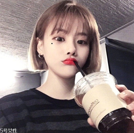發(fā)量多女生適合什么發(fā)型？形象百變的你