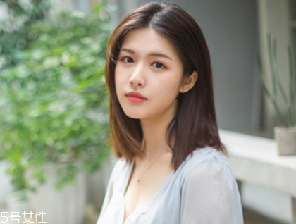 矮個子女生適合什么短發(fā)？氣質(zhì)齊肩卷發(fā)