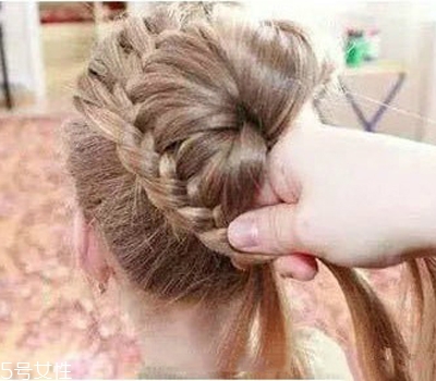 小女孩扎什么頭發(fā)好看？小公主發(fā)型大全