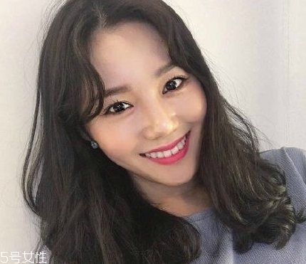 凌亂小卷中長發(fā)怎么弄好看？超美的凌亂小卷中長發(fā)