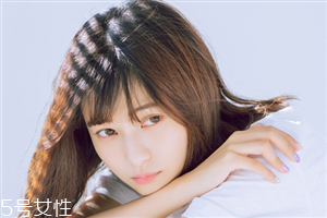 2022最流行的發(fā)色顯白？不同膚色適合不同發(fā)色