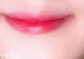 唇彩怎么涂？按照步驟涂抹