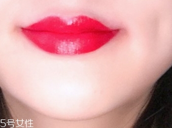 唇彩怎么涂？按照步驟涂抹