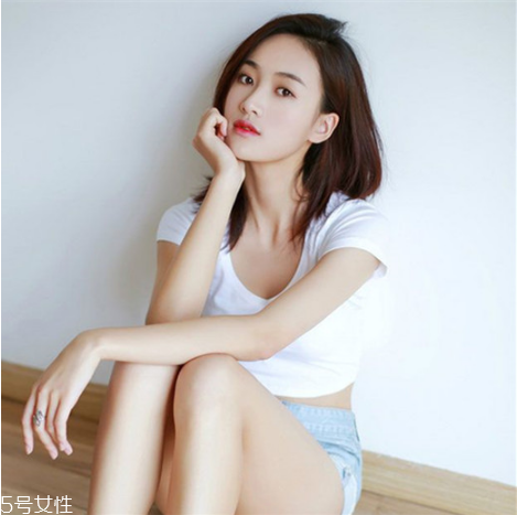 齊肩直發(fā)染什么顏色好看？簡(jiǎn)單好看的齊肩發(fā)扎法