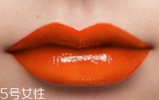 怎么涂口紅不顯唇紋？關(guān)鍵是做好打底
