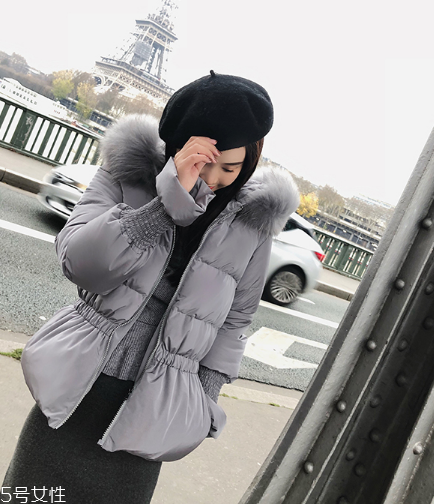 短款羽絨服怎么搭配？小個子女生的顯高利器