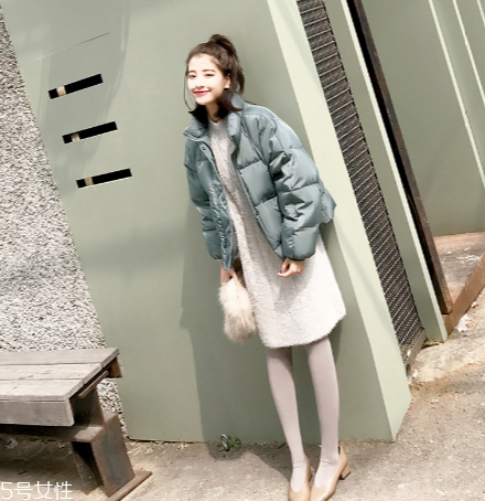 短款羽絨服怎么搭配？小個子女生的顯高利器