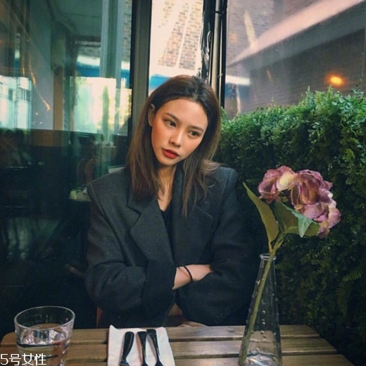 齊肩直發(fā)染什么顏色好看？簡單好看的齊肩發(fā)扎法
