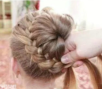小女孩扎什么頭發(fā)好看？小公主發(fā)型大全