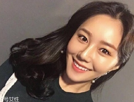 凌亂小卷中長發(fā)怎么弄好看？超美的凌亂小卷中長發(fā)