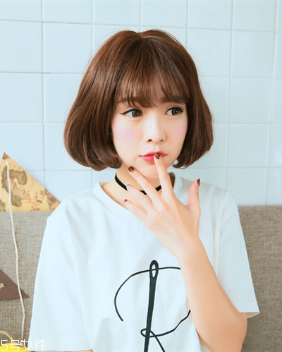 小個子女生適合什么發(fā)型？蓬松隨意效果