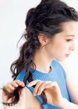 女生冬天長(zhǎng)發(fā)怎么編好看？長(zhǎng)發(fā)妹紙才懂得的痛