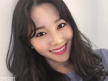 凌亂小卷中長發(fā)怎么弄好看？超美的凌亂小卷中長發(fā)