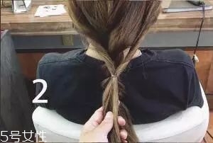 女生冬天長(zhǎng)發(fā)怎么編好看？長(zhǎng)發(fā)妹紙才懂得的痛