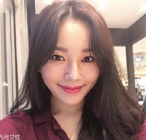 凌亂小卷中長發(fā)怎么弄好看？超美的凌亂小卷中長發(fā)