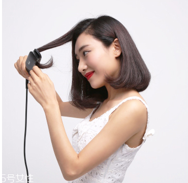 直發(fā)怎么弄卷發(fā)？直發(fā)夾板可以弄內(nèi)扣
