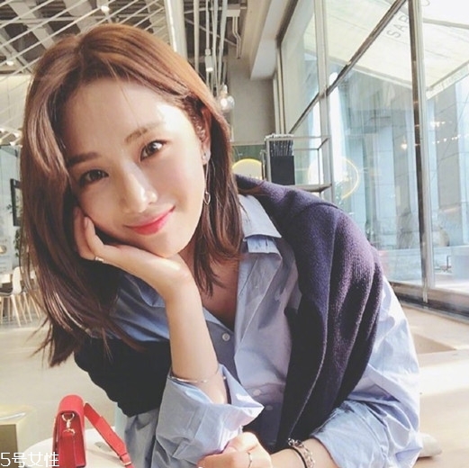 齊肩直發(fā)染什么顏色好看？簡單好看的齊肩發(fā)扎法