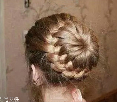 小女孩扎什么頭發(fā)好看？小公主發(fā)型大全