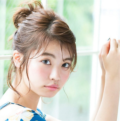 圓臉妹子怎么扎丸子頭好看？根據(jù)臉型選發(fā)型