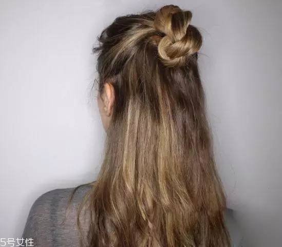 女生冬天長(zhǎng)發(fā)怎么編好看？長(zhǎng)發(fā)妹紙才懂得的痛