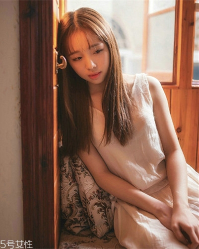 小個子女生適合什么發(fā)型？蓬松隨意效果