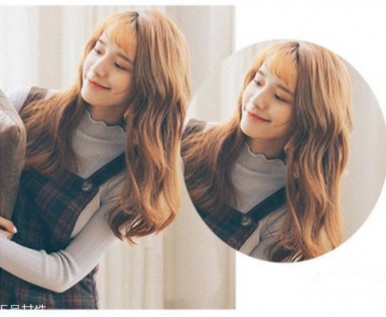 小波浪卷發(fā)怎么打理？焦糖色頭發(fā)超百搭