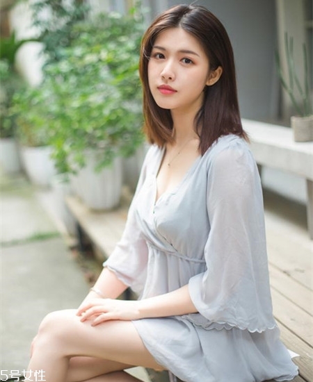 齊肩直發(fā)染什么顏色好看？簡(jiǎn)單好看的齊肩發(fā)扎法